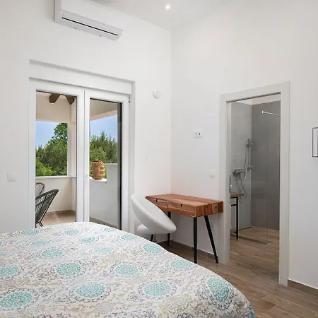 Unica For 8 People In Istra, Very Quiet And Luxurious Retreat Only 15 Minutes From Azure Blue Sea *