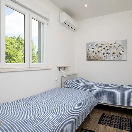 Villa Unica For 8 People In Istra, Very Quiet And Luxurious Retreat Only 15 Minutes From Azure Blue Sea