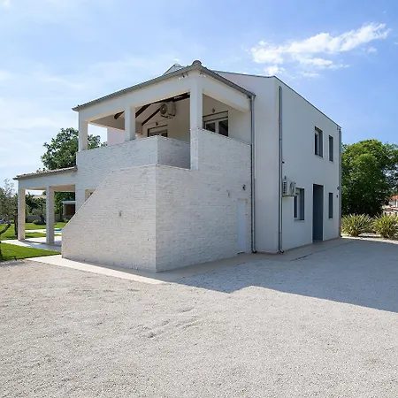 Unica For 8 People In Istra, Very Quiet And Luxurious Retreat Only 15 Minutes From Azure Blue Sea *