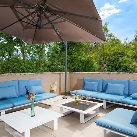 Villa Unica For 8 People In Istra, Very Quiet And Luxurious Retreat Only 15 Minutes From Azure Blue Sea