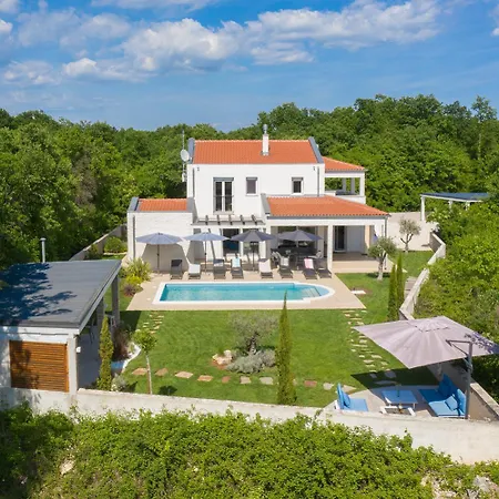 Unica For 8 People In Istra, Very Quiet And Luxurious Retreat Only 15 Minutes From Azure Blue Sea Villa