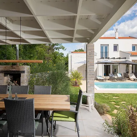 Unica For 8 People In Istra, Very Quiet And Luxurious Retreat Only 15 Minutes From Azure Blue Sea Juršići
